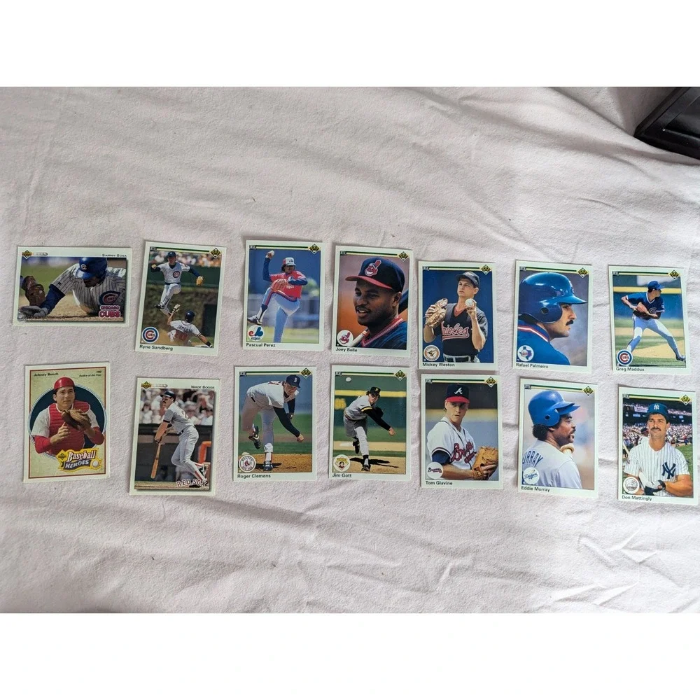 VTG 1990 92 Baseball card lot Johnny Bench Sammy Sosa Greg Maddux Pascual Perez